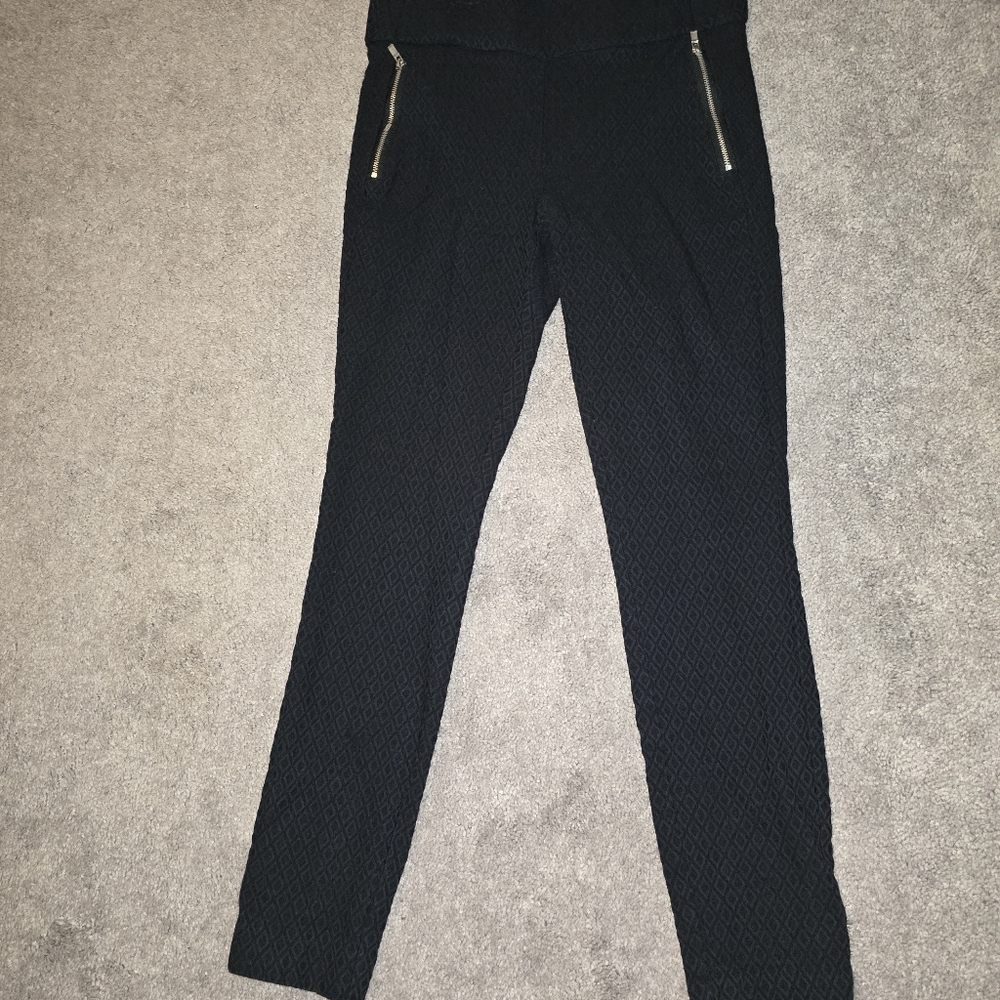 Apt. 9 Black Skinny Pants with Sleek Design